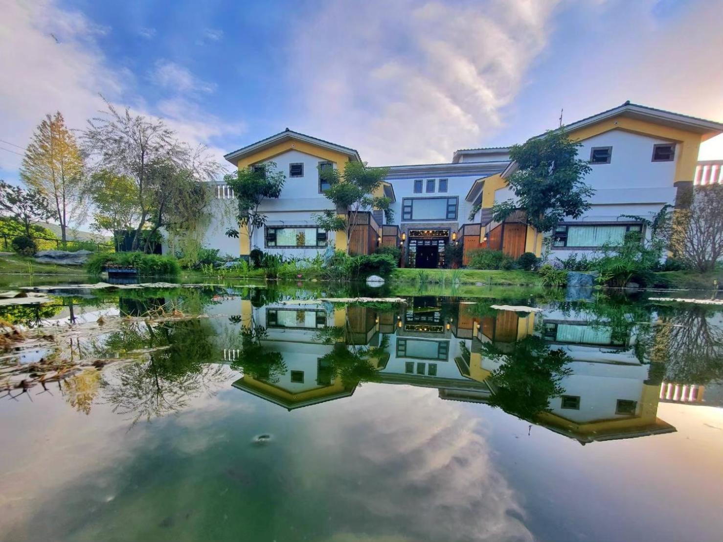 Apartamento 山花映水紅莊園民宿 Yuemei Exterior foto